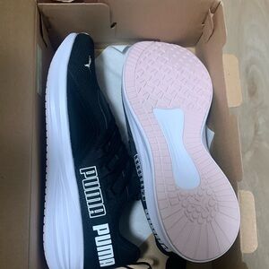 Black women’s puma shoe size 9 brand new